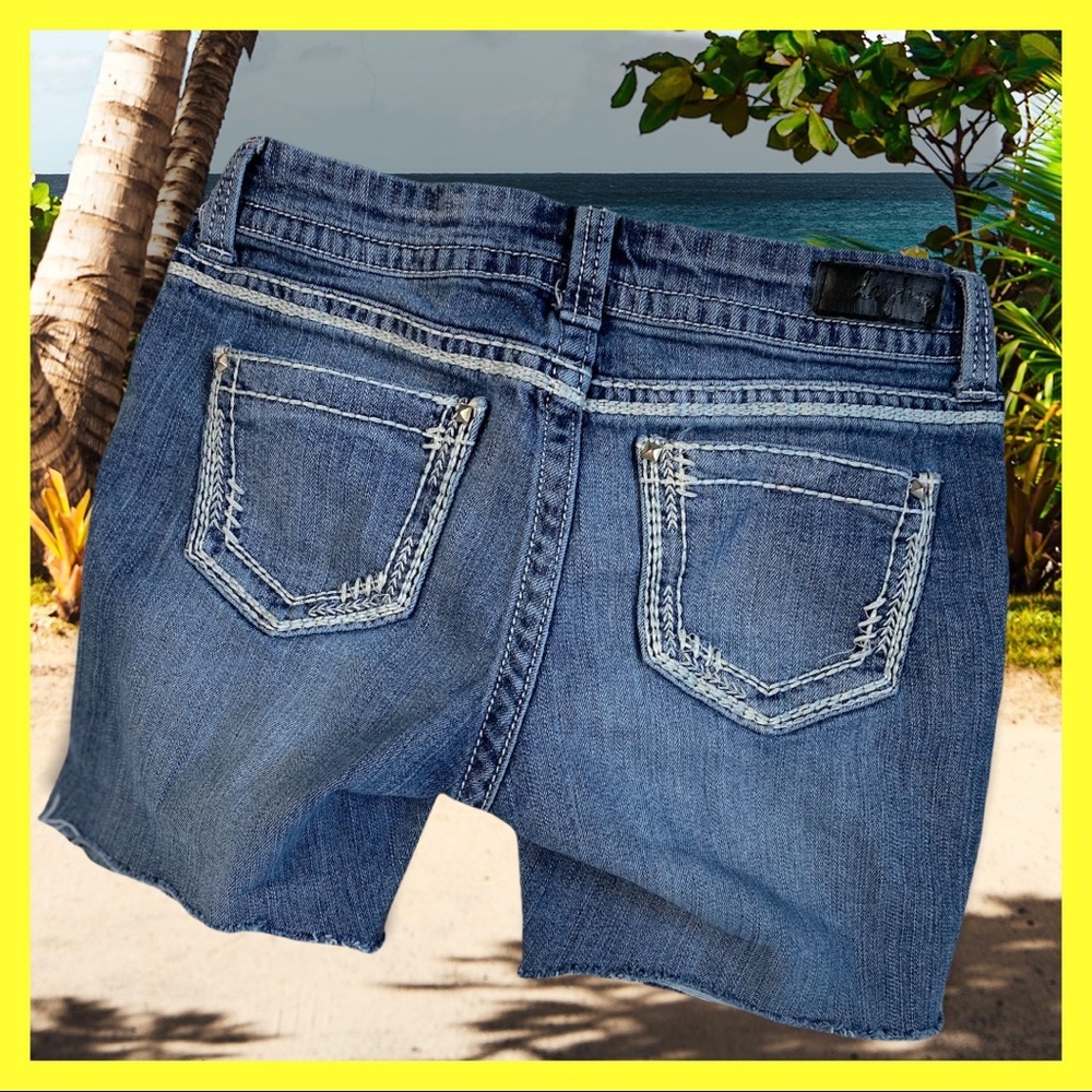 DayTrip Jean Shorts 30 regular in wonderful condition - Picture 2 of 4